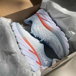 NEW IN BOX - Hoka Clifton 8 Shoes Size 6